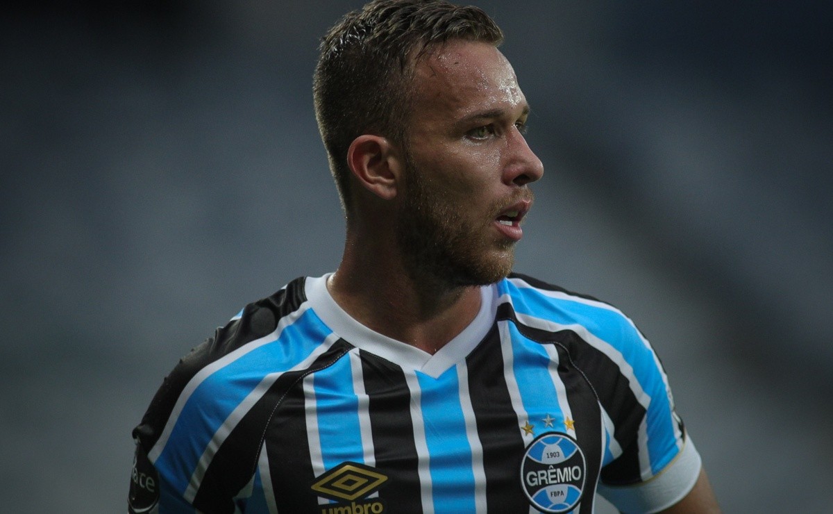 Sem Espaço, Arthur Vai Deixar o Liverpool ao Fim do Contrato