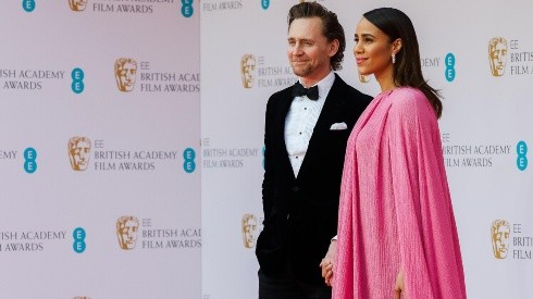 Tom Hiddleston y Zawe Ashton en los BAFTA 2022.