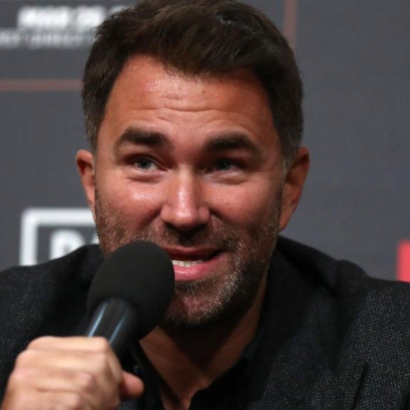 Eddie Hearn le marca el ring a Canelo y sonríe por la pelea que podría tener Bivol