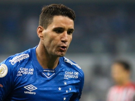 Carlos Alberto 'não esquece' meia do Flamengo e Thiago Neves é lembrado