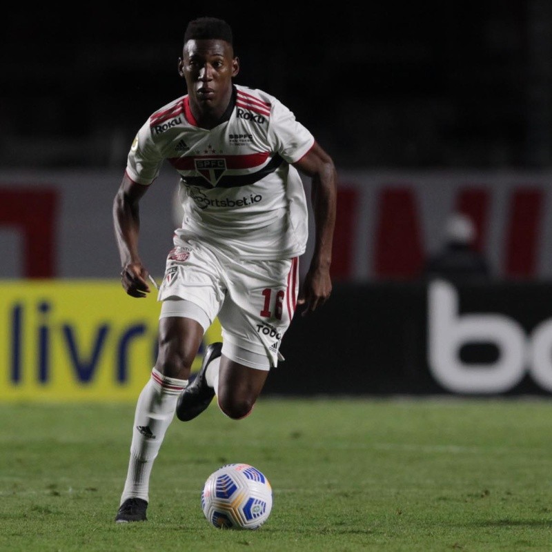 “Parcelas em…”; Negociação de Léo é exposta torcida do São Paulo se enfurece