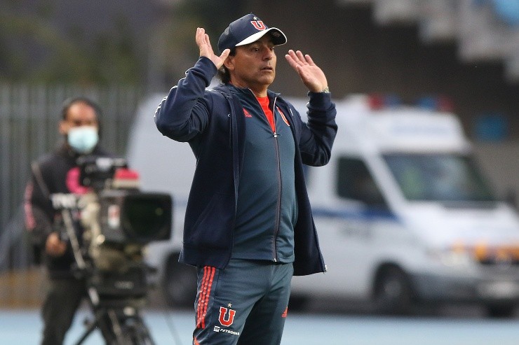 Esteban Valencia deja la banca de las inferiores en la U | Foto: Agencia Uno Esteban Valencia deja la banca de las inferiores en la U | Foto: Agencia Uno