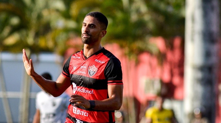 Jhony Pinho/AGIF - Tréllez atuando pelo Vitória em 2022