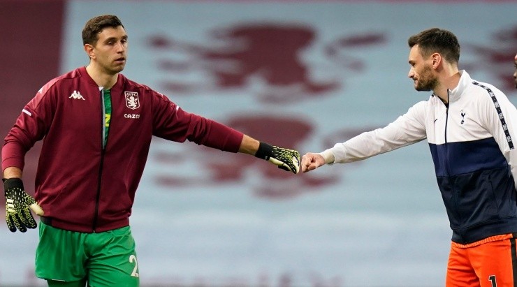 Dibu Martínez y Hugo Lloris se cruzaron después de la Final de Qatar en el Aston Villa vs. Tottenham por la Premier League. Getty Images