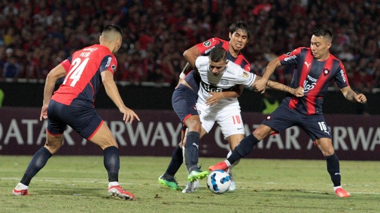 Cerro ante Olimpia en la Libertadores.