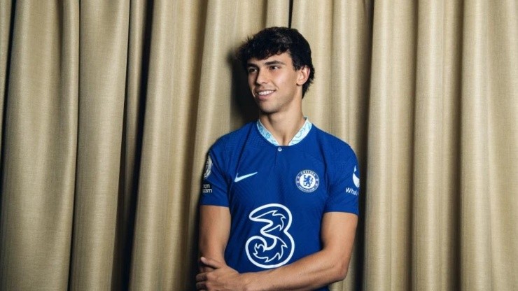 Joao Félix ya posa con la camiseta del Chelsea.