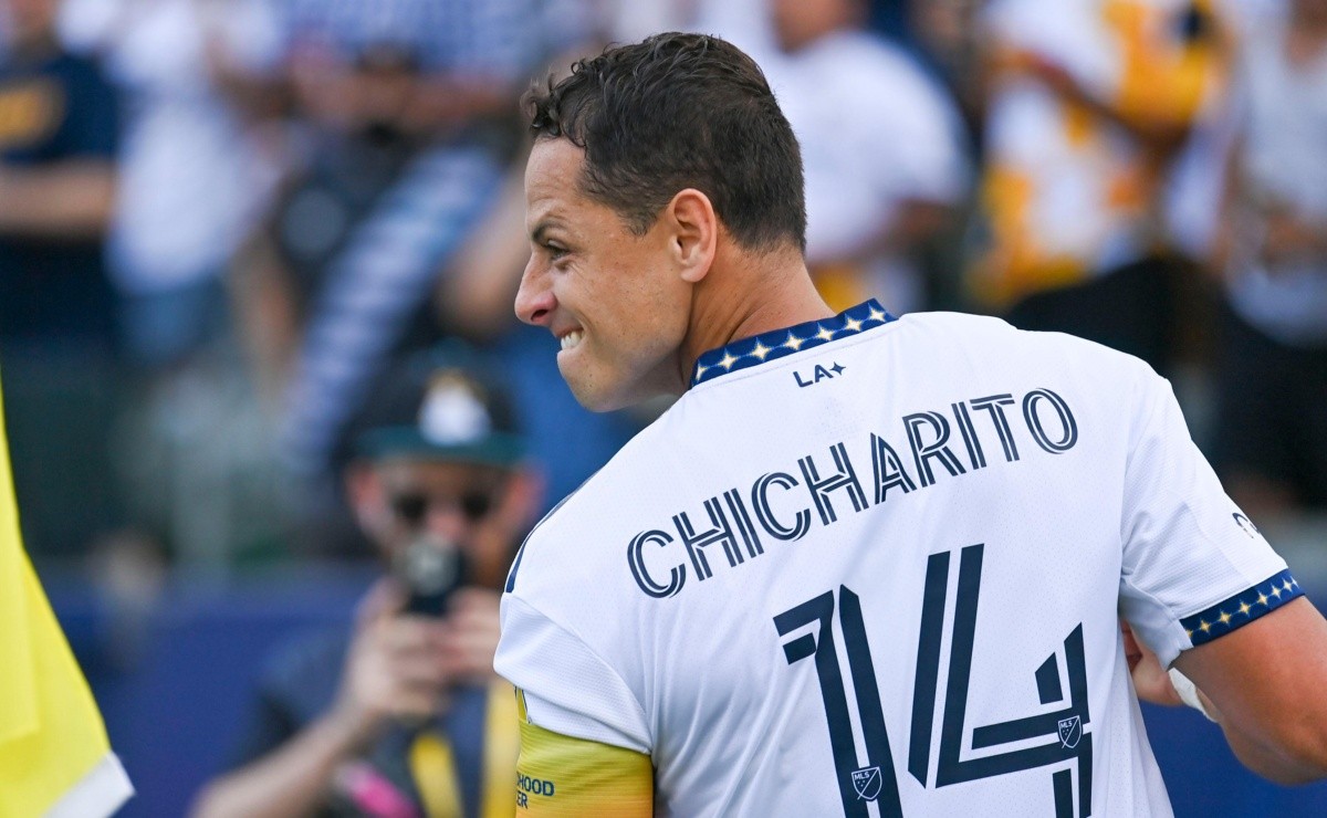 Listo para 'El Tráfico': Chicharito presenta camiseta especial