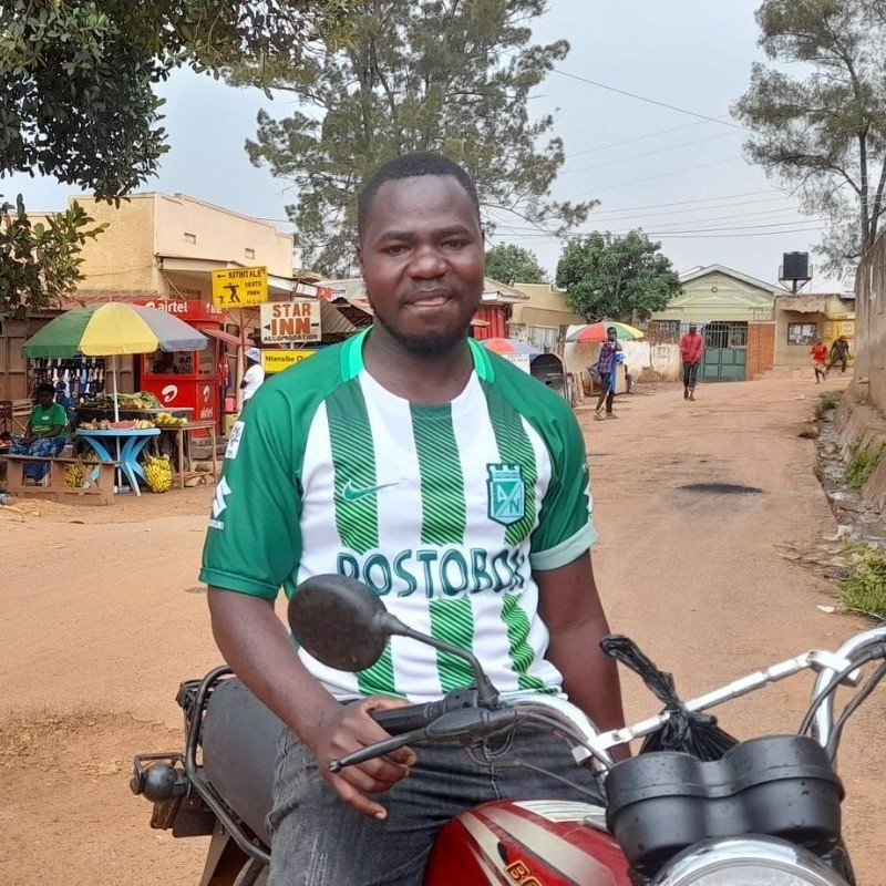 La historia de un hombre en Uganda con la camiseta de Atlético Nacional