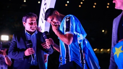 Presentación de Luis Suárez con Gremio.