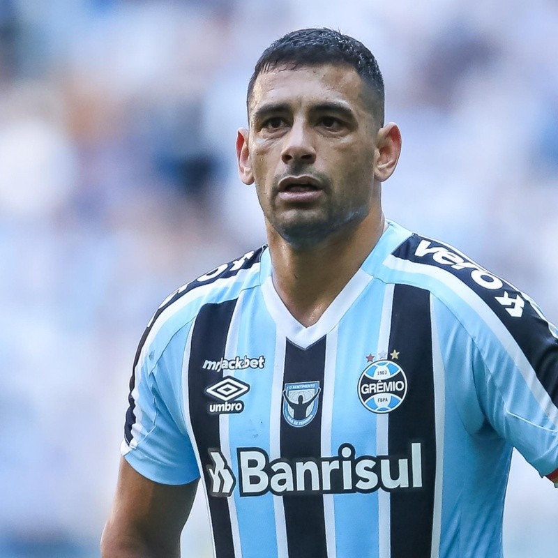 Diego Souza x Suárez; Atacante brasileiro comenta sobre disputa no Grêmio