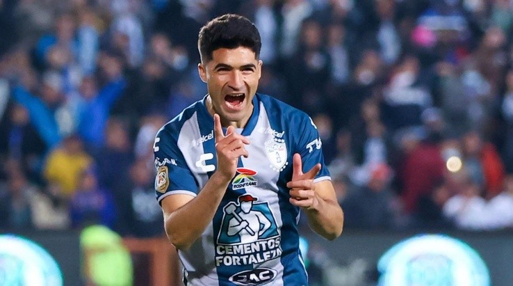 Pachuca, Hidalgo, 9 de enero de 2023. Nicolás Ibáñez en festejo de gol, durante el partido de la jornada 1 del torneo Clausura 2023 de la Liga BBVA MX, entre los Tuzos del Pachuca y el Club Puebla, celebrado en el estadio Hidalgo. Foto: Imago7/ Eloisa Sánchez