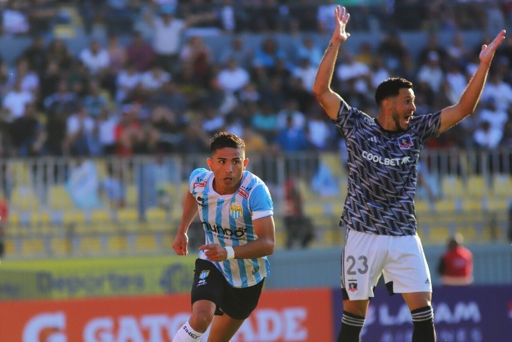 González reclamó falta de Flores en el gol | Foto: Agencia Uno 