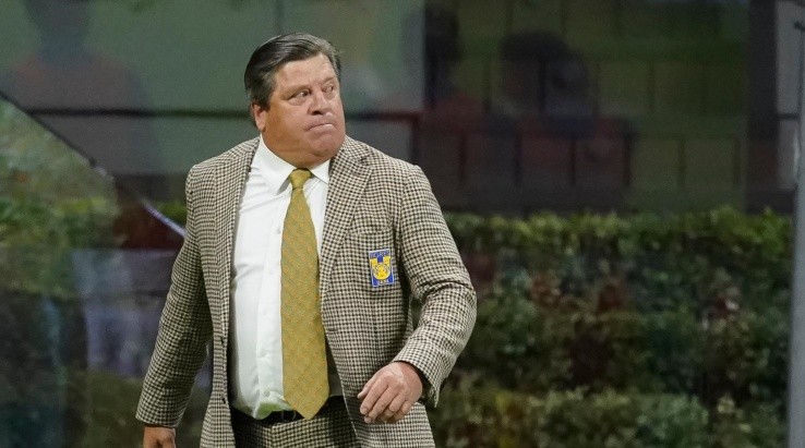 Ciudad de Mexico, 12 de mayo de 2022. Miguel Herrera, Director Tecnico en lamento, durante el partido de ida de los Cuartos de Final del Torneo Grita Mexico Clausura 2022 de la Liga BBVA MX, entre la Máquina Celeste del Cruz Azul y los Tigres de la UANL, celebrado en el estadio Azteca. Foto: Imago7/ Rafael Vadillo