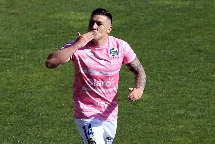 Bravo tuvo en Everton su último paso en el fútbol chileno | Foto: Agencia Uno 