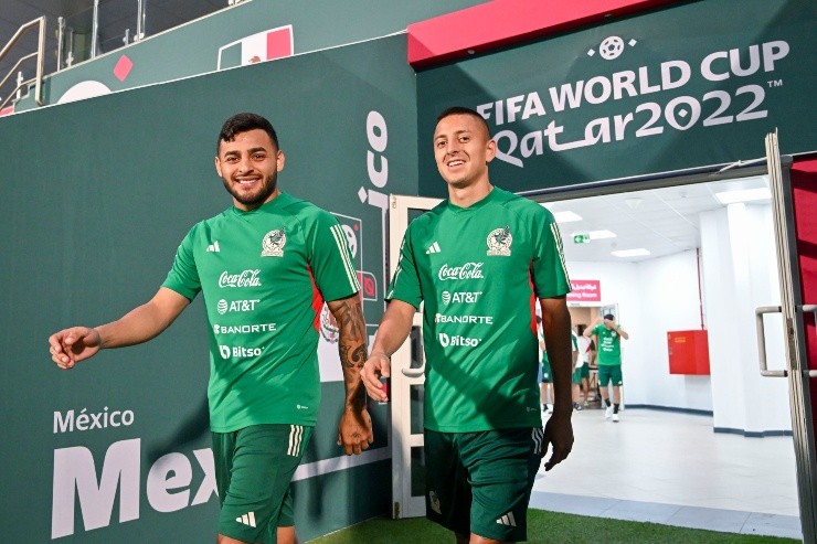 Alexis Vega y Roberto Alvarado en el Mundial Qatar 2022 (foto: Imago7).