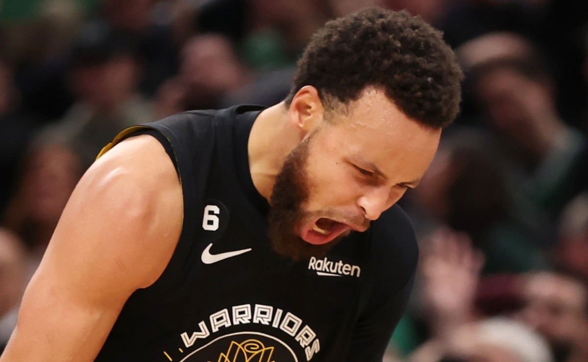 Stephen Curry’s Impossible Shot by Half Court in Warriors vs.  Celtics