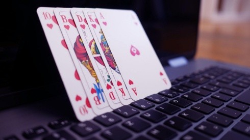 Existem muitos benéficios para jogar poker online (Foto: Reprodução/Pixabay)