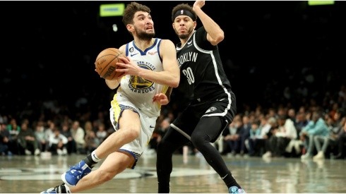 Ty Jerome #10 of the Golden State Warriors drives to the basket against Seth Curry #30 of the Brooklyn Nets