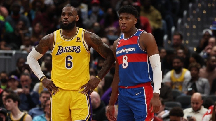 Los nuevos compañeros en Lakers, LeBron James y Rui Hachimura. (Getty Images)
