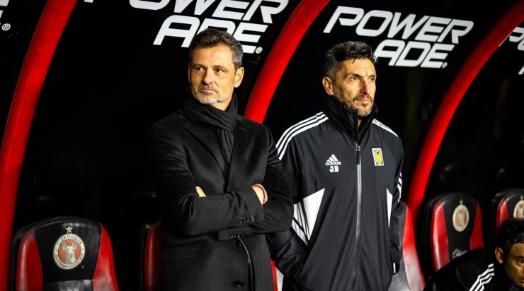 Tijuana, Baja California, 20 de enero de 2023. Diego Cocca, Director Tecnico, Director Tecnico, durante el partido de la jornada 3 del torneo Clausura 2023 de la Liga BBVA MX, entre los Xolos de Tijuana y los Tigres de la UANL, celebrado en el estadio Caliente. Foto: Imago7/ Alejandro Gutierrez Mora