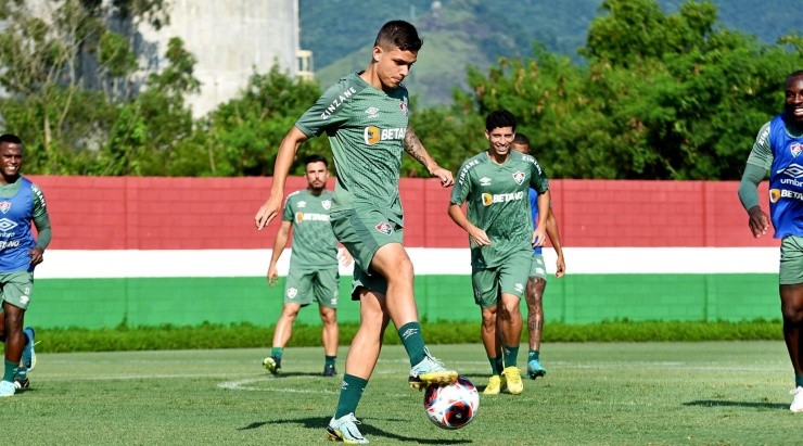Bittencourt quer contratar jogadores jovens como Giovanni que não conseguiram se adaptar na Europa e voltaram ao Brasil. Foto: MAILSON SANTANA/FLUMINENSE FC