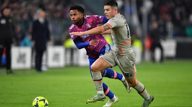 Weston McKennie of Juventus battles for possession with Nehuen Perez of Udinese Calcio during the Serie A match between Juventus and Udinese Calcio at Allianz Stadium on January 07, 2023 in Turin, Italy. (Photo by Valerio Pennicino/Getty Images)