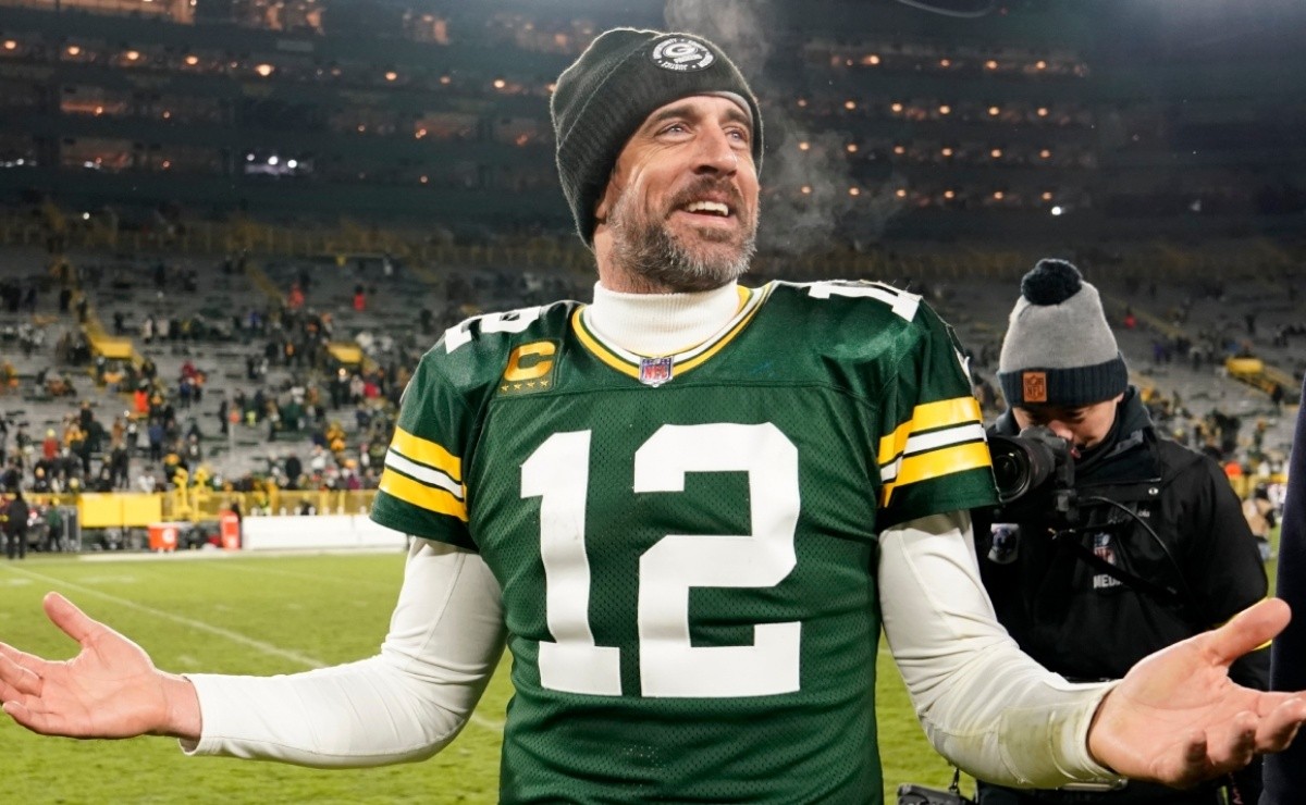 Green Bay Packers on X: #Packers QB Aaron Rodgers is 2nd in overall Pro  Bowl voting. Let's change that. VOTE:    / X