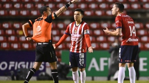 Chivas no ganó ninguno de los tres partidos que dirigió este árbitro en el Apertura 2022