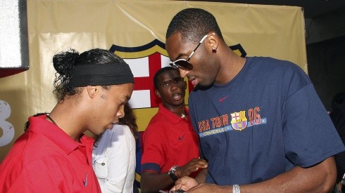 Kobe Bryant con Ronaldinho.