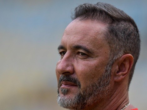 Vitor Pereira barra medalhão e define time para enfrentar o Palmeiras