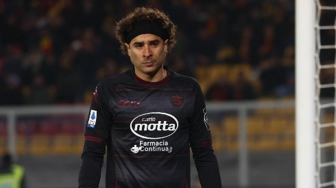 Guillermo Ochoa en el partido que Salernitana le ganó al Lecce.