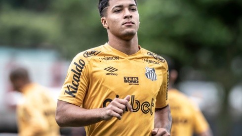 Foto: Ivan Storti/Santos FC - Centroavante de 18 anos já é visado por clubes da Europa e preocupa Peixe