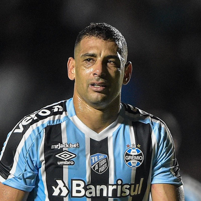 "Velho conhecido"; Guarani está bem próximo de trazer 'parça' de Diego Souza no Grêmio