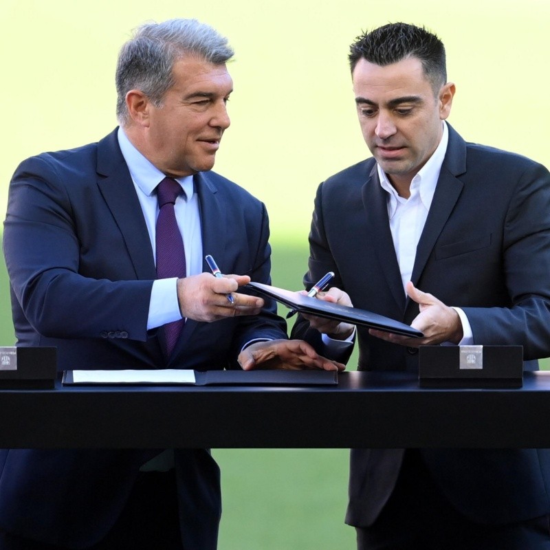 Xavi le mete presión a Laporta