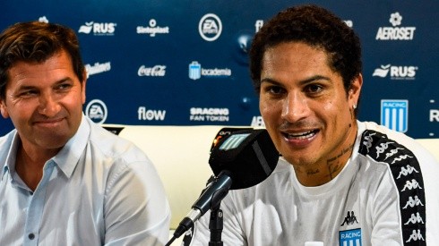 Paolo Guerrero es "relegado" por el plantel de Racing Club