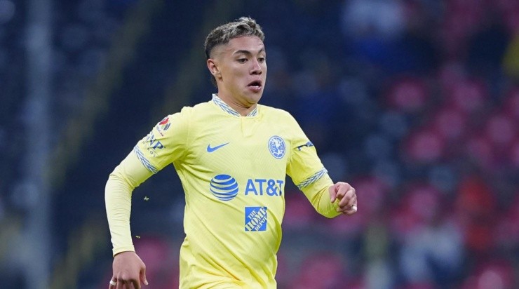 El Pelón quedó fijo en la lateral. (Imago 7)