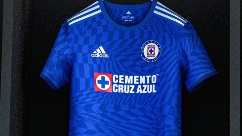 Uno de los fantasy de la playera de Cruz Azul con la marca Adidas.