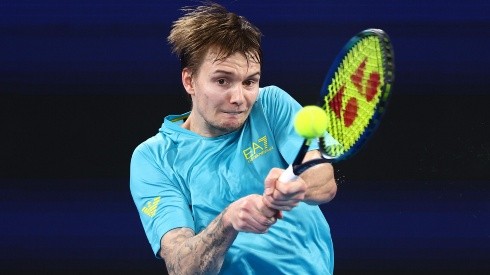 Alexander Bublik comenzó a calentar la serie de Copa Davis ante Chile.