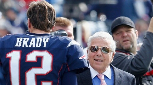 Tom Brady junto a Robert Kraft en New England Patriots