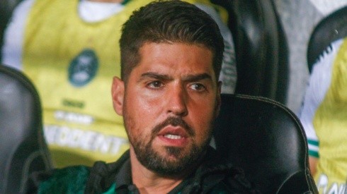 Foto: Gabriel Machado/AGIF - António Oliveira: técnico não conta mais com jogador no Coritiba