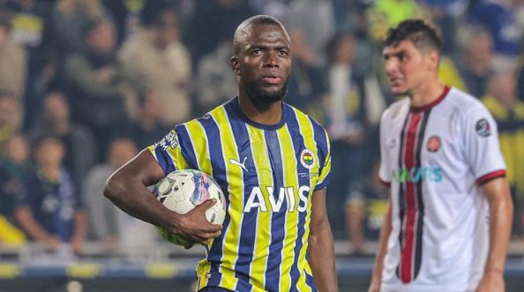 ISTANBUL, TURKEY - OCTOBER 9: Enner Valencia of Fenerbahce during the Turkish Super Lig match between Fenerbahce and Fatih Karagumruk at Sukru Saracoglu Stadium on October 9, 2022 in Istanbul, Turkey (Photo by Orange Pictures/BSR Agency/Getty Images)