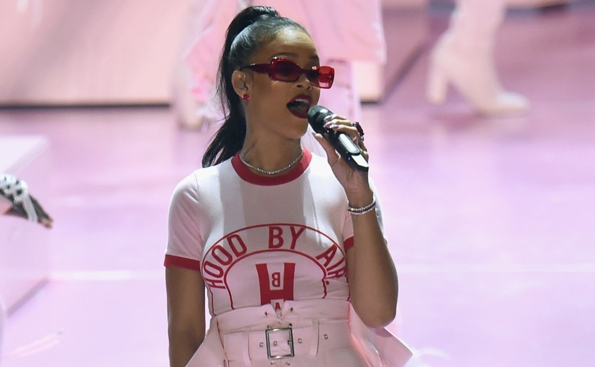 Rihanna's Super Bowl Halftime Show Setlist Has Gone Through 39 Versions –  Billboard