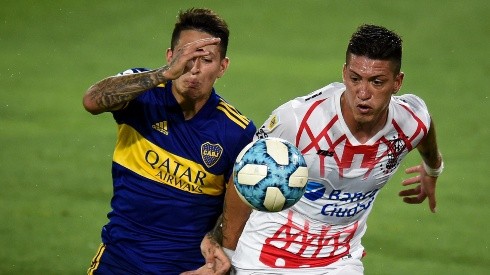 Lucas Merolla enfrentando a Boca.