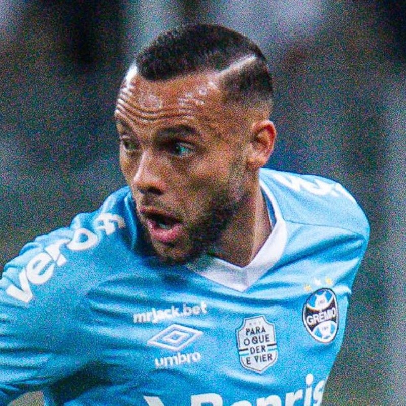 REVIRAVOLTA! Grêmio toma decisão de última hora sobre carreira de Guilherme