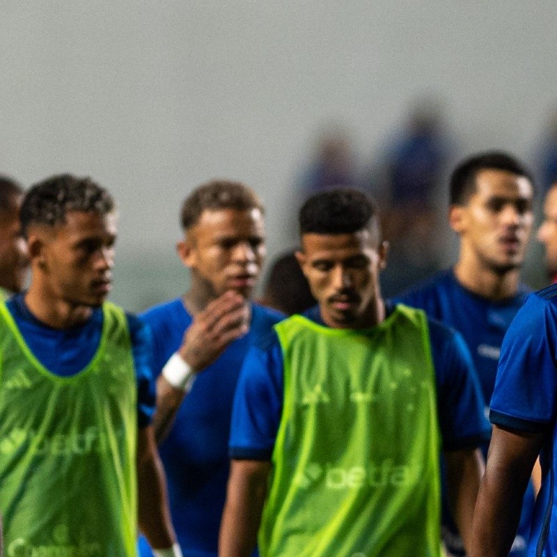 Torcida do Cruzeiro perde a paciência e cobra Ronaldo por 5 saídas