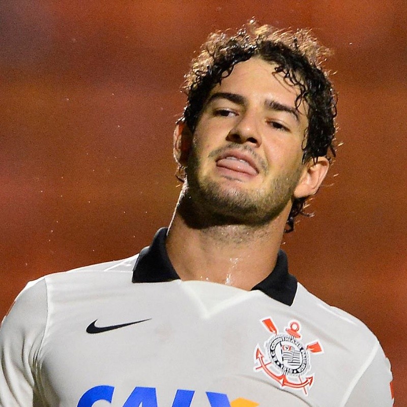 Situação Alexandre Pato chega ao Corinthians e choca Fiel