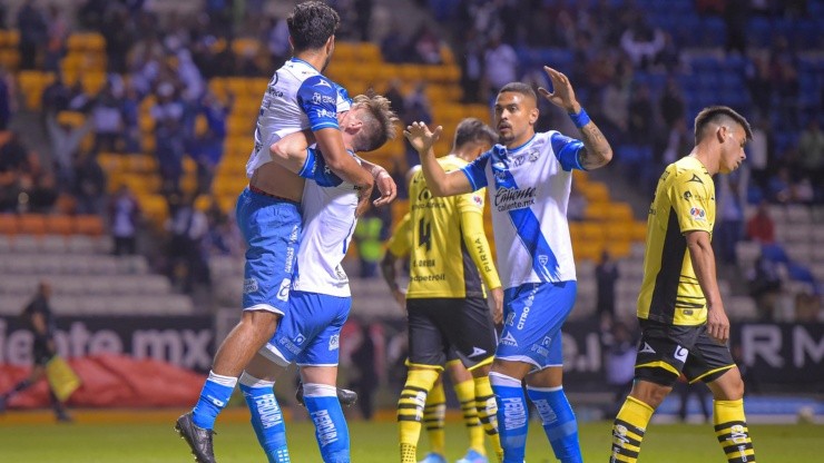 Puebla resolvió el partido con tres goles en la primera parte.