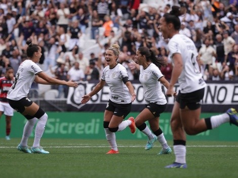 Corinthians 'amassa' Flamengo na Supercopa Feminina e Fiel compara com time masculino