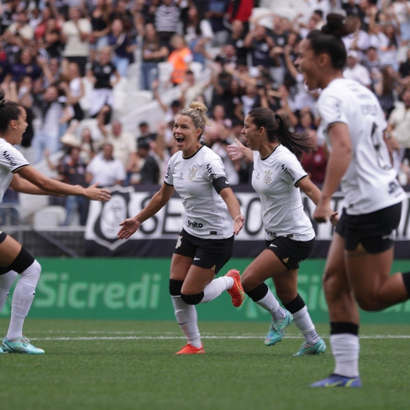 Brasileirão Feminino de futebol apontará os finalistas neste sábado