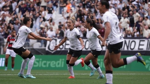 Ettore Chiereguini/AGIF. Corinthians supera Flamengo com folga e vence Supercopa Feminina